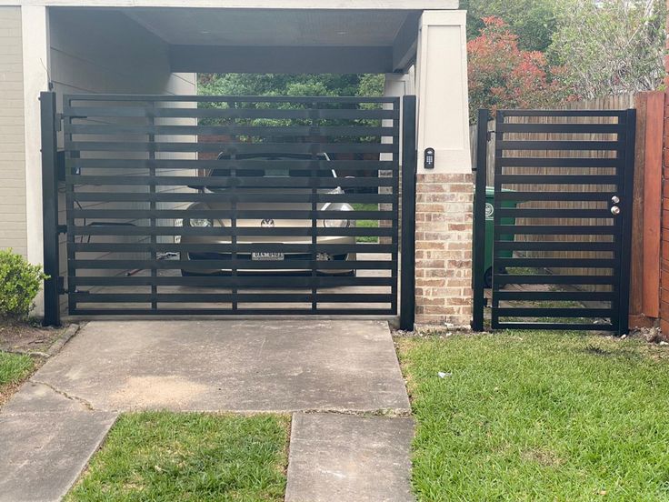 how much does a driveway gate cost