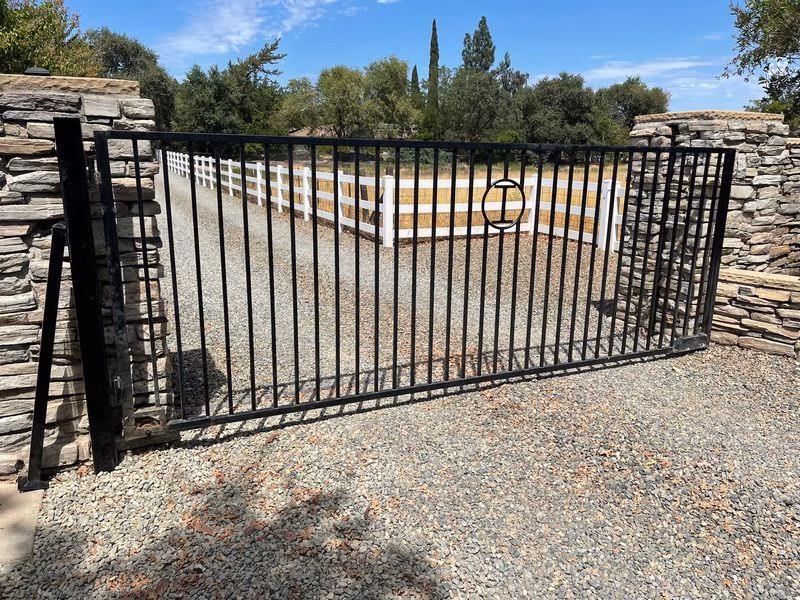 Pedestrian Gate Materials: Which One Lasts Longest?